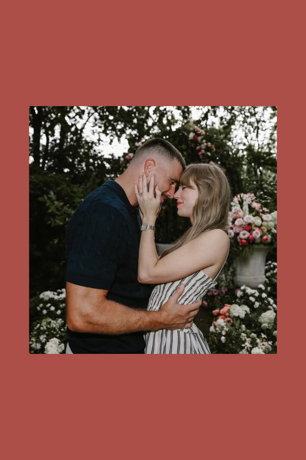 Taylor Swift is Engaged: Let’s See the Ring