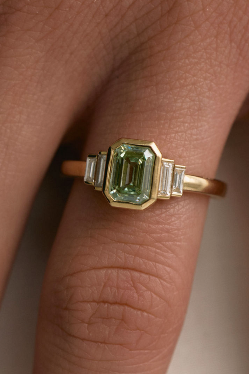Spring Bridal: 7 Engagement Rings With Colored Diamonds