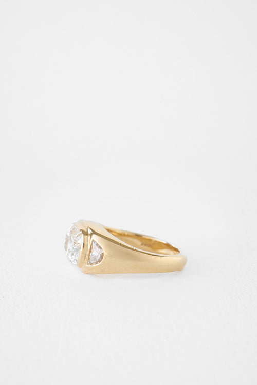 Vigo | Cushion & Half Moon Signet