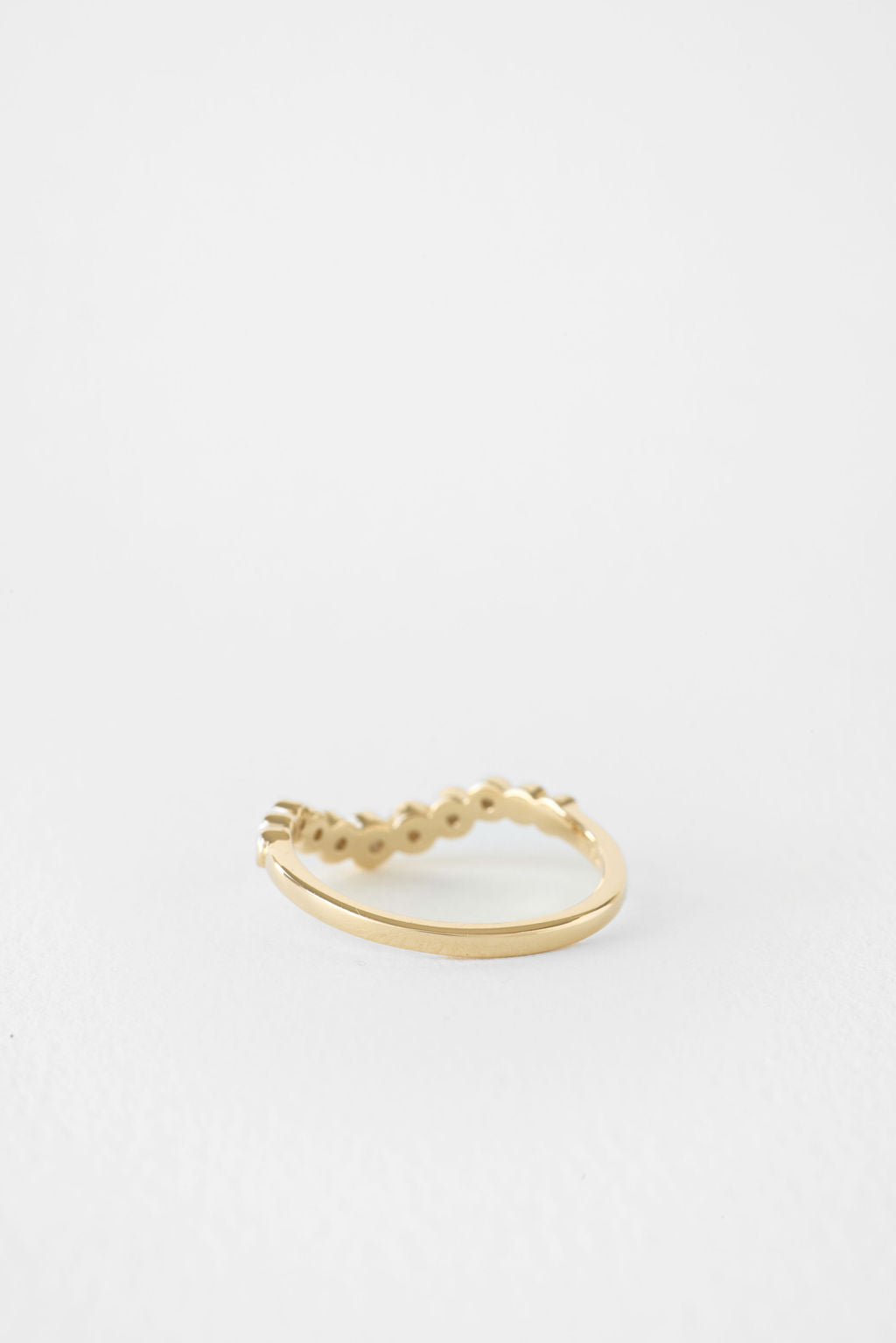 Round Bezel Contour Band