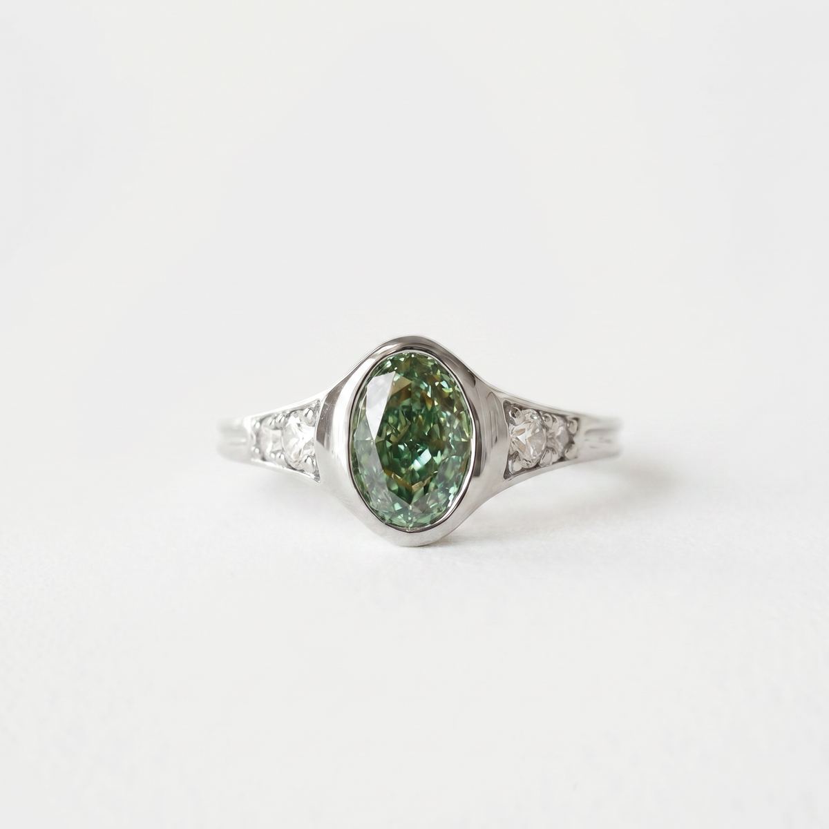 1.30 ct Lea || Green Oval