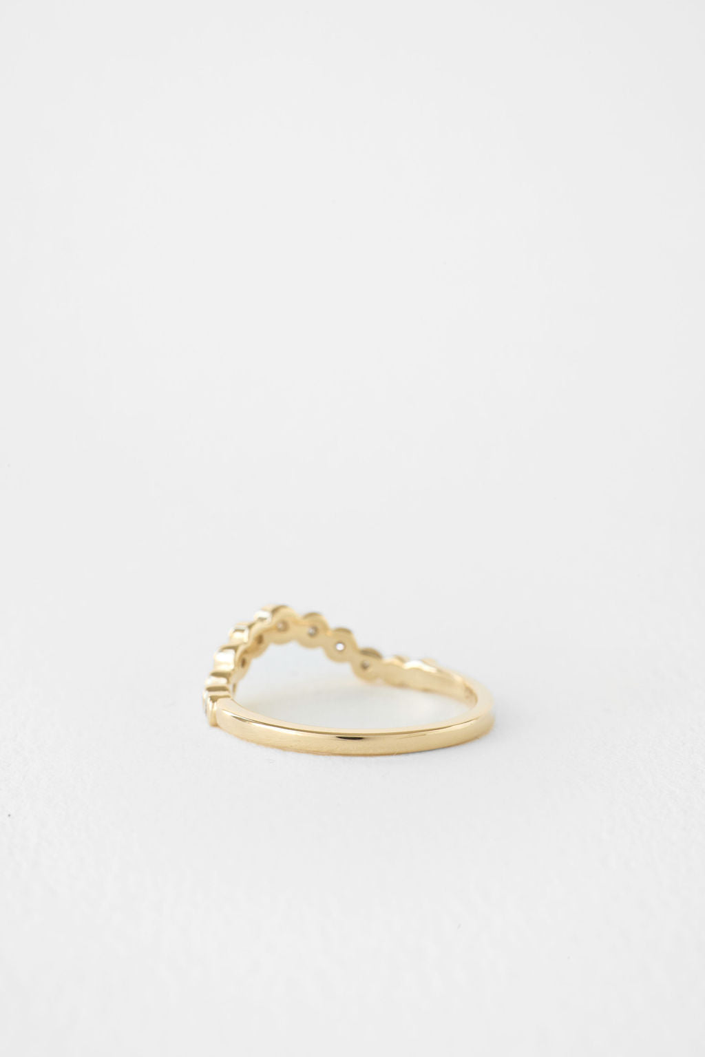 Round Bezel Contour Band