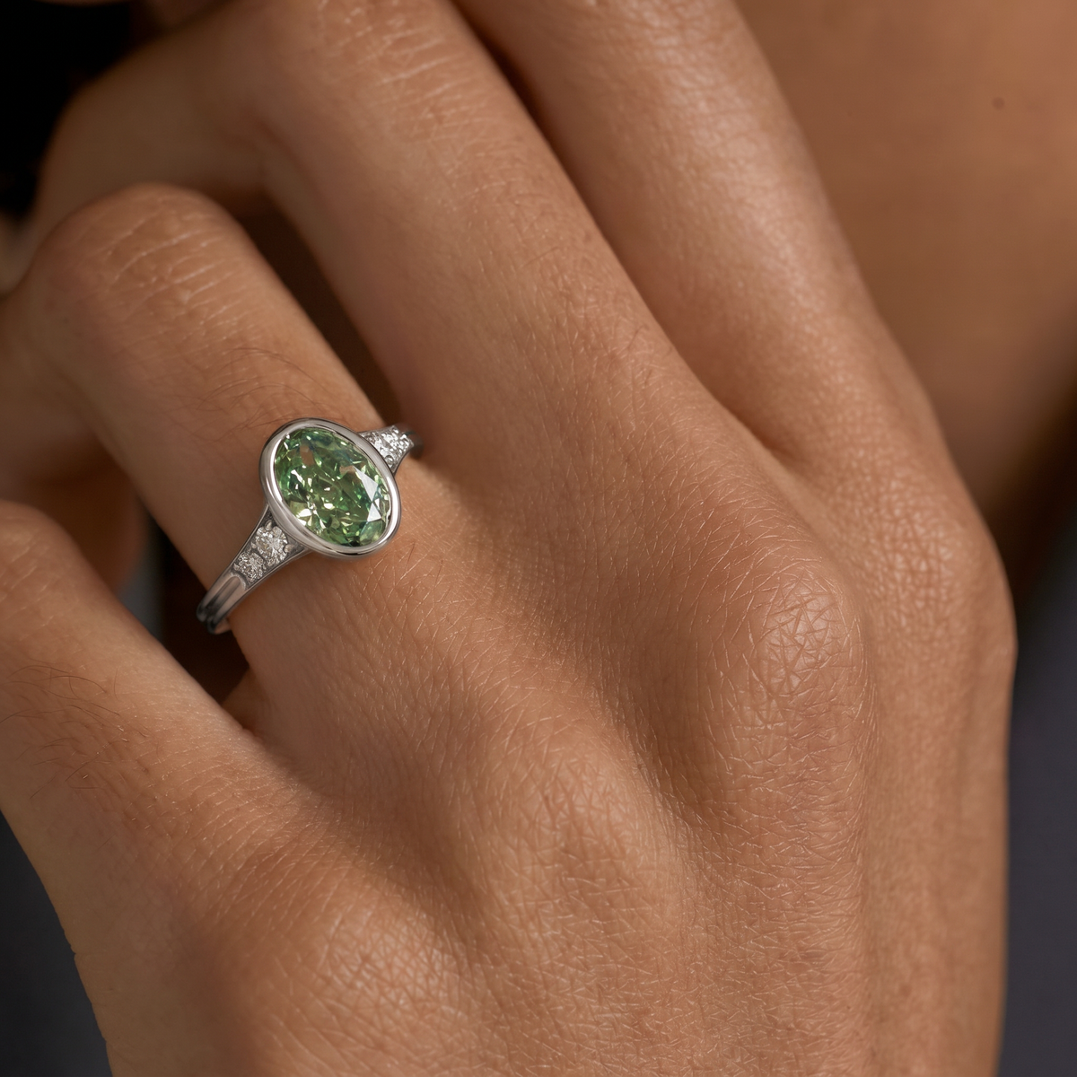 2.04 ct Lea || Green Oval