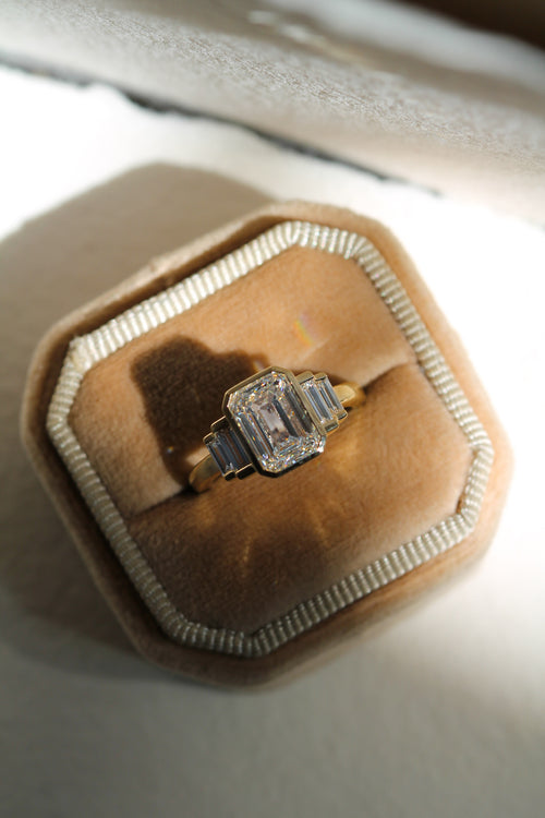 Iris || 2ct Emerald (view 2)