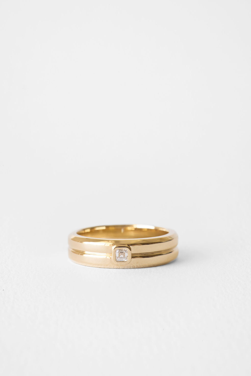 Grooved Bezel Band
