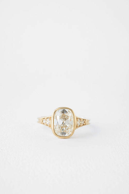 Lea || Antique Cushion Diamond
