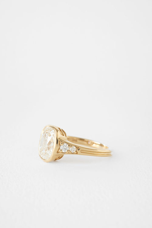 Lea || Antique Cushion Diamond