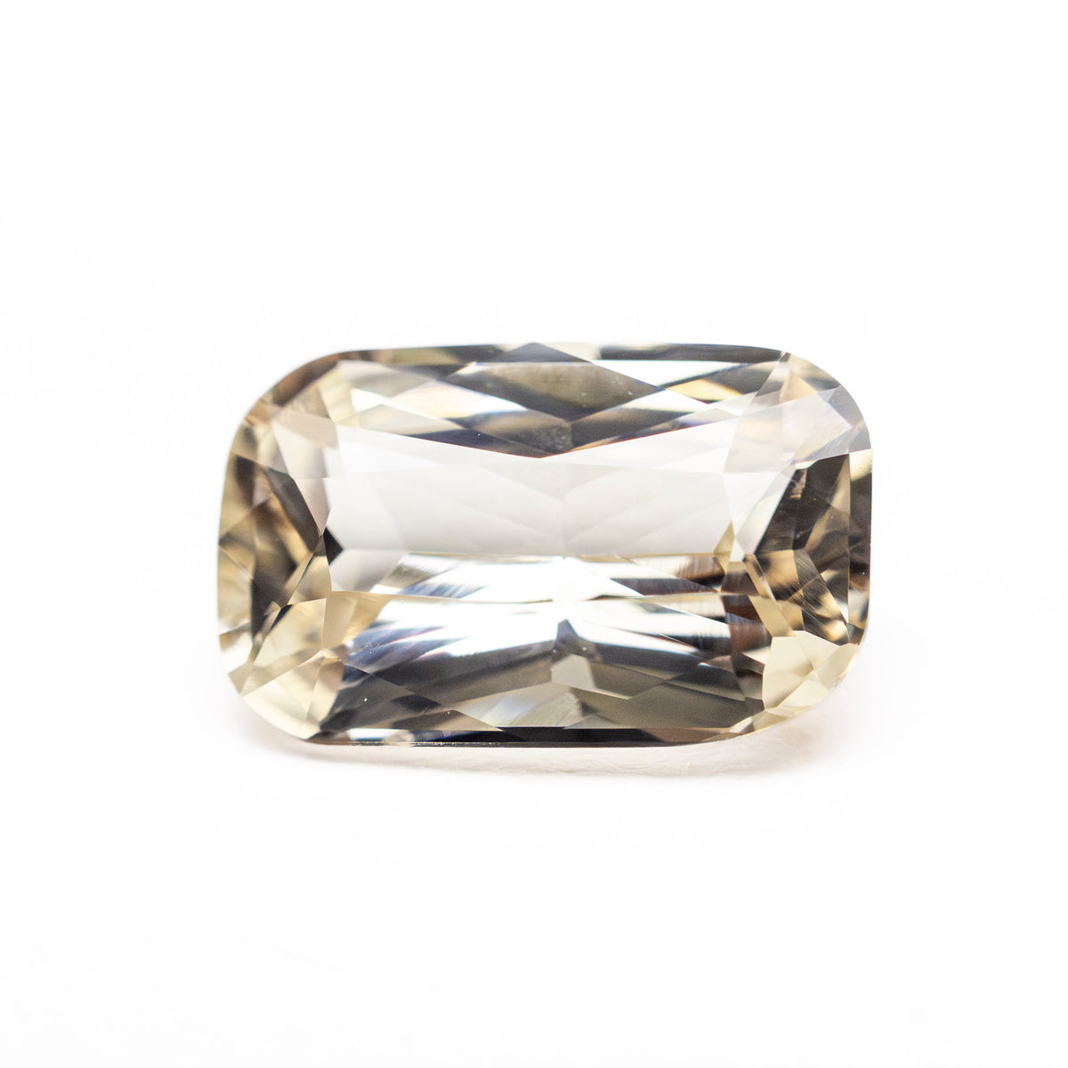 2.57 ct Light Champagne Sapphire | Loose Stone
