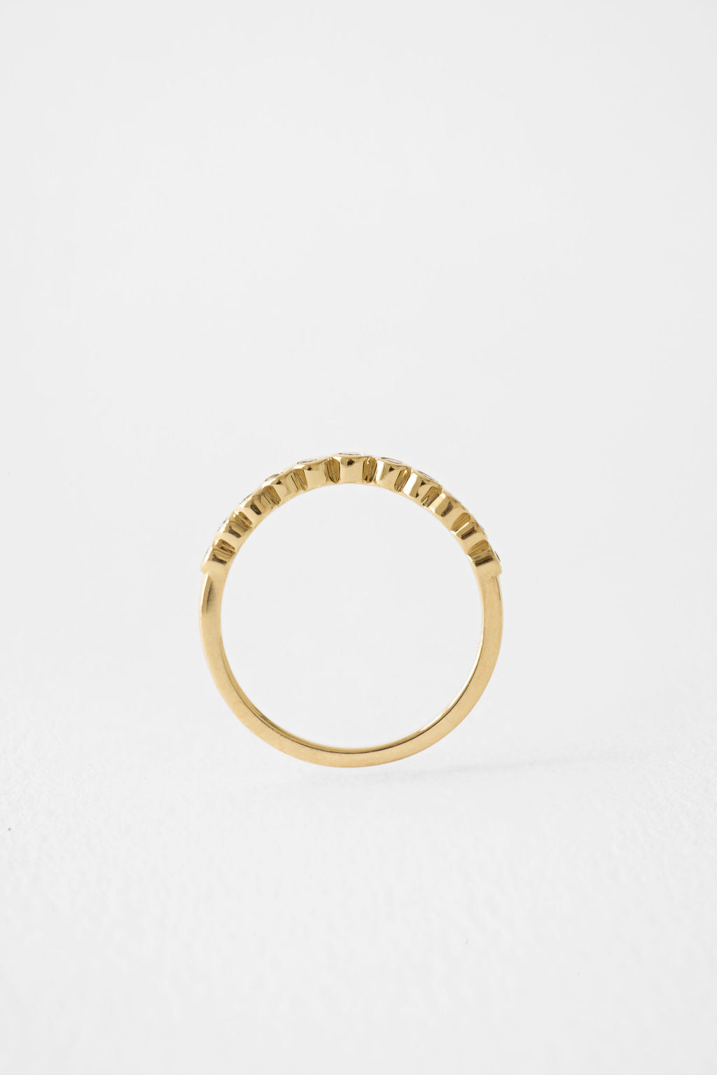 Round Bezel Contour Band