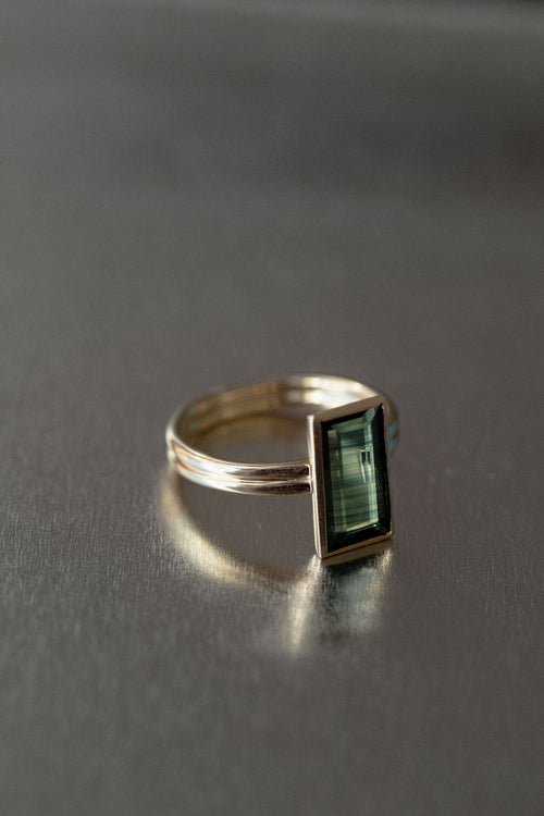 Portrait Sapphire Ivory