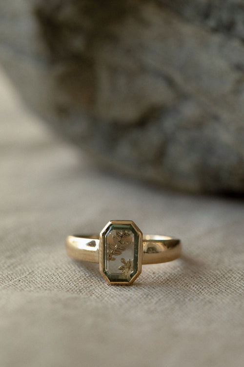 Fern Accented Portrait Signet