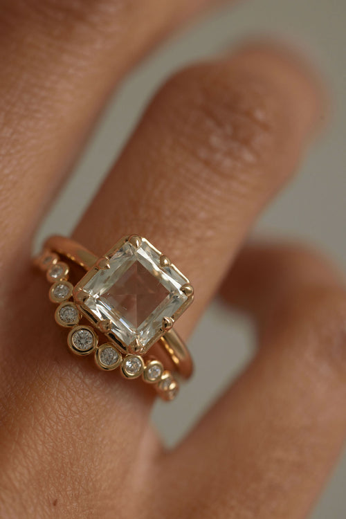 Round Bezel Contour Band