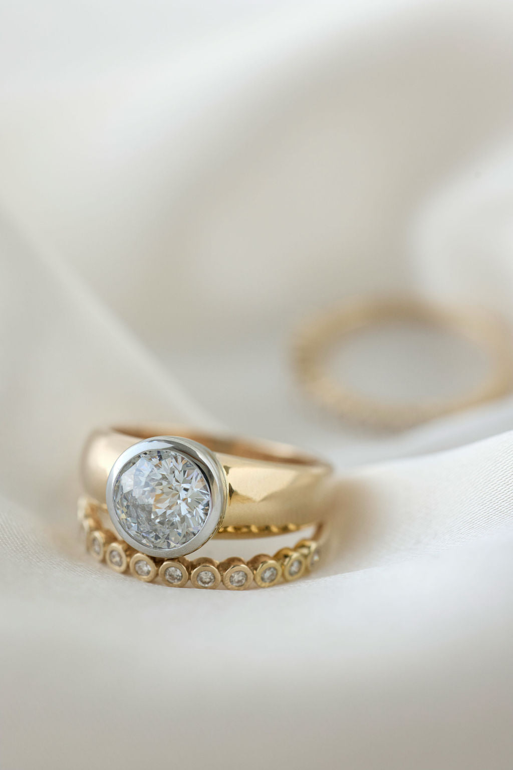 Round Bezel Band