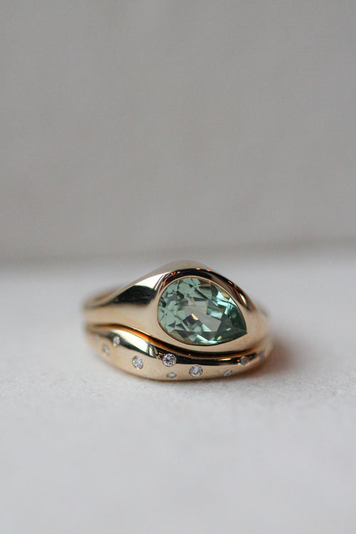 Green Sapphire Marlow Flush Accented Band