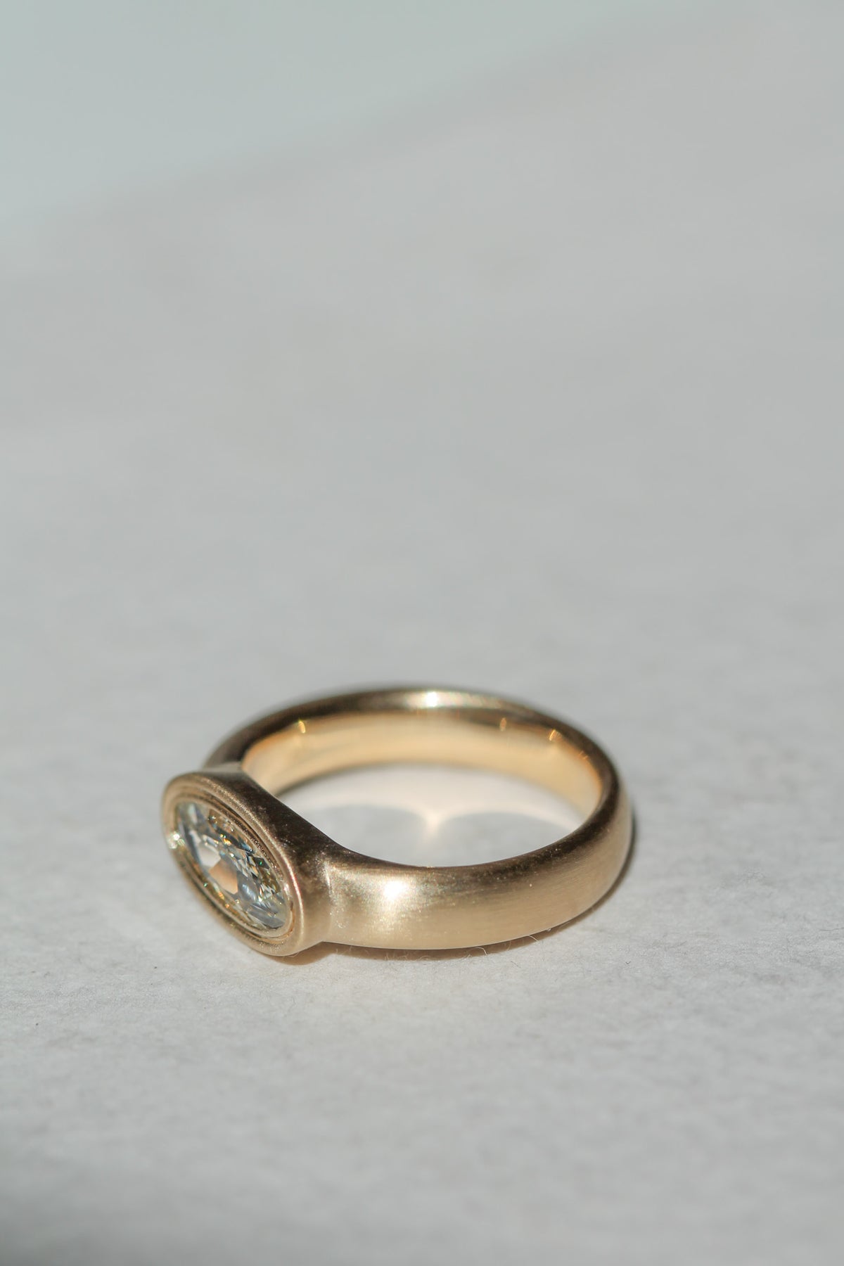 Ridged Bezel Solitaire | Moval | OAK (view 4)