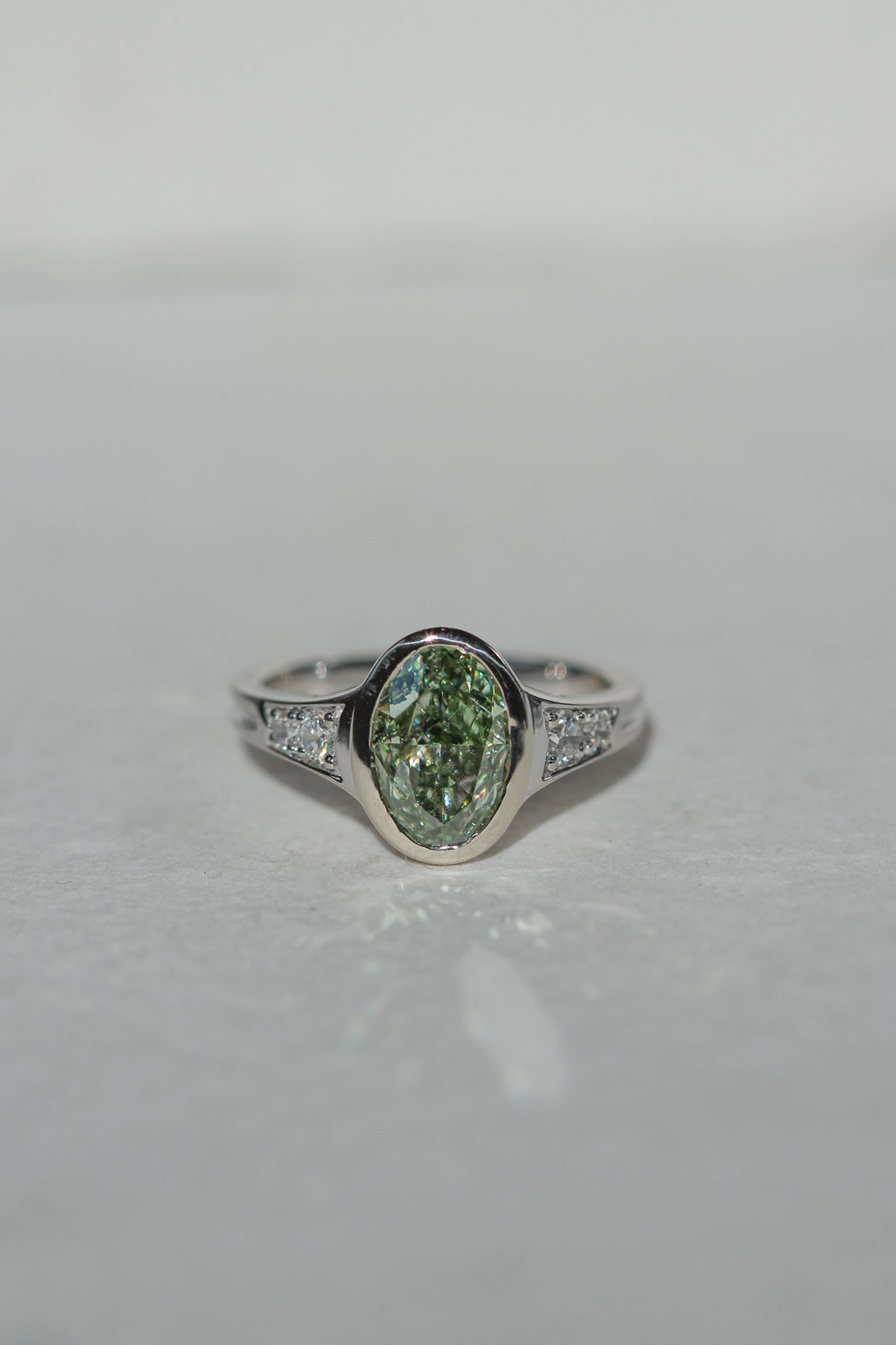 Lea | 2.05 ct Green Diamond (view 2)