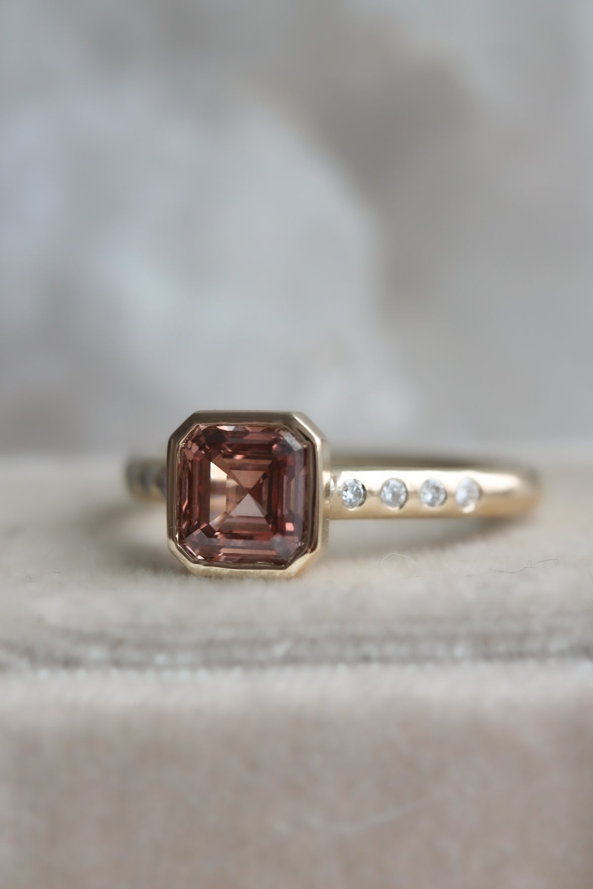 Champagne Asscher Setting (view 2)