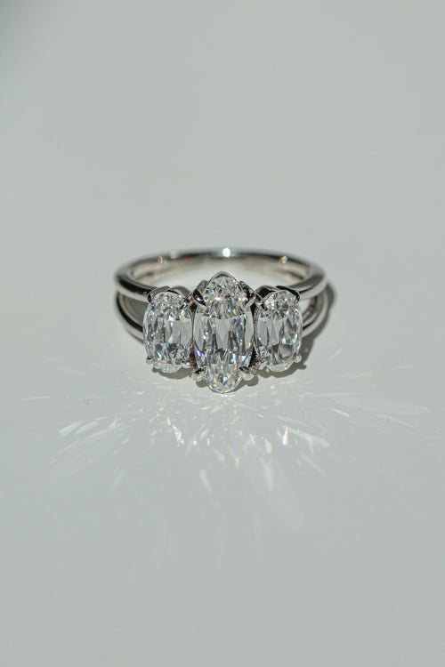 Gale | White Diamond Movals