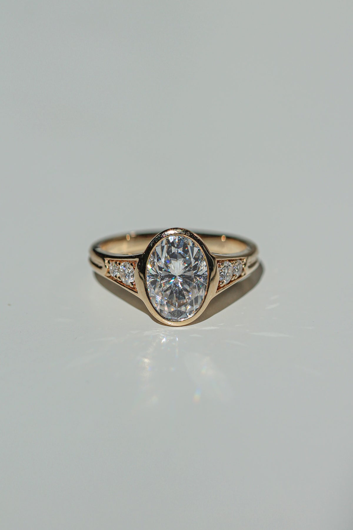 oval diamond yellow gold ring (view 5)