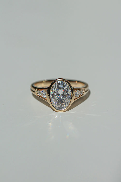 oval diamond yellow gold ring (view 5)