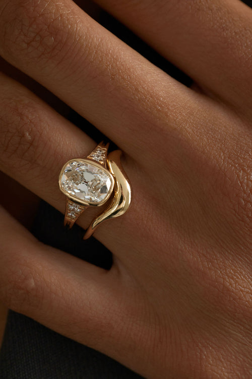 Lea || Antique Cushion Diamond