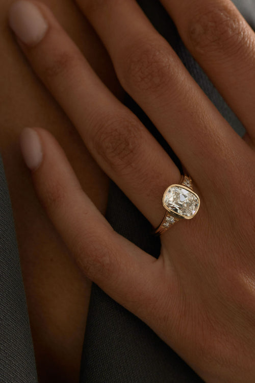 Lea || Antique Cushion Diamond