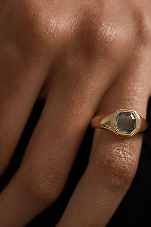 Portrait Sapphire Signet | OAK