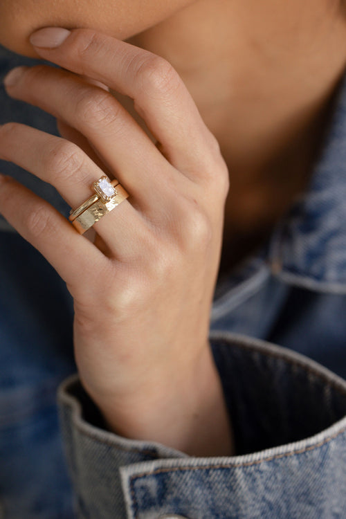 Petite Champagne Solitaire