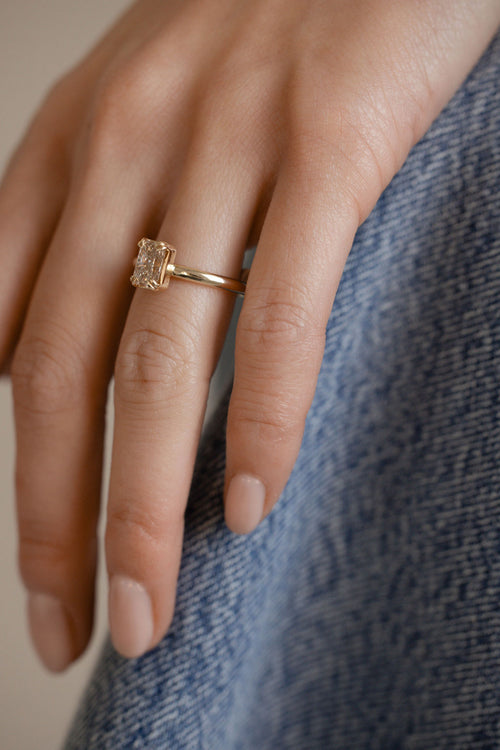 Petite Champagne Solitaire