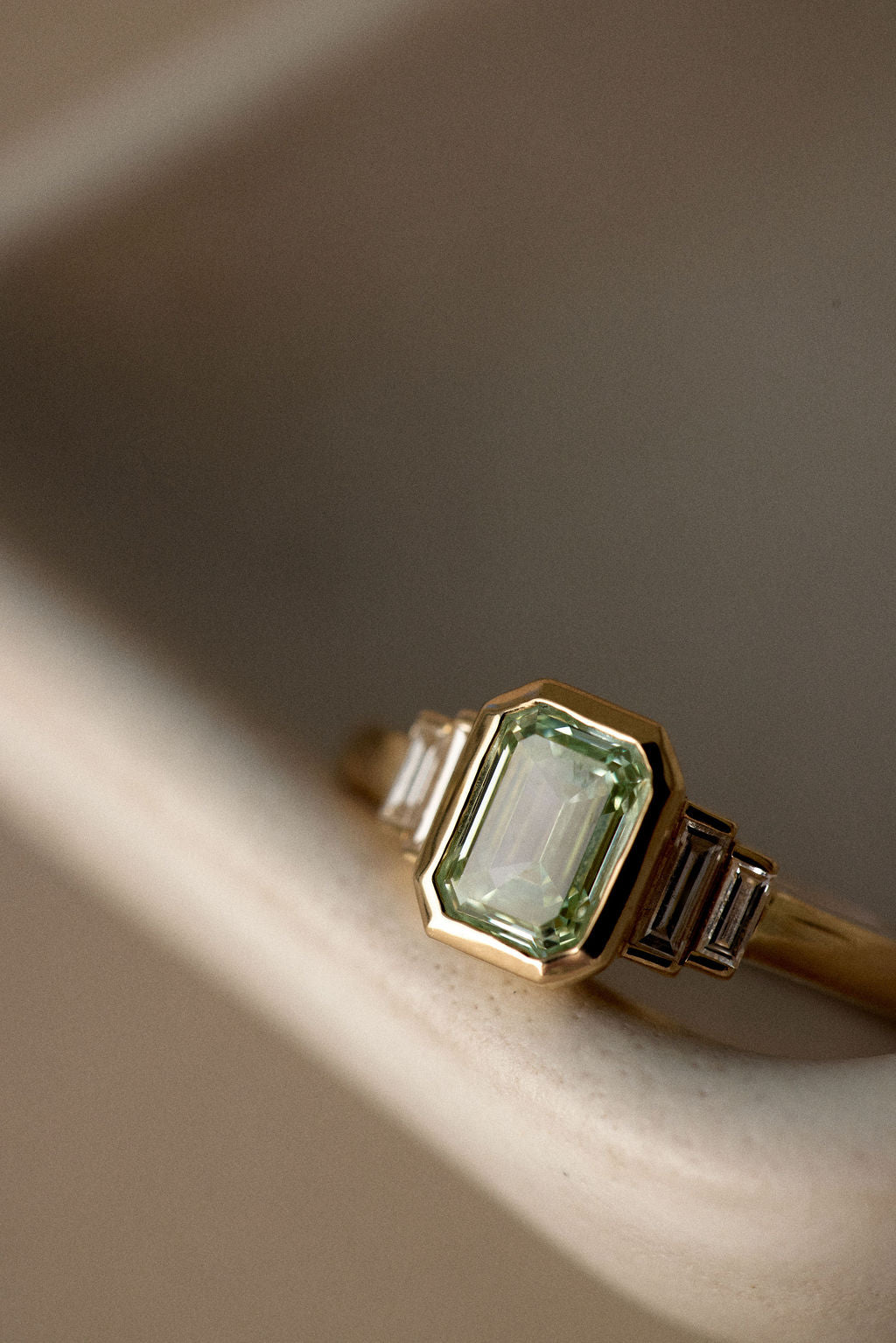 Juned Rind Iris || Green Diamond – June Rings