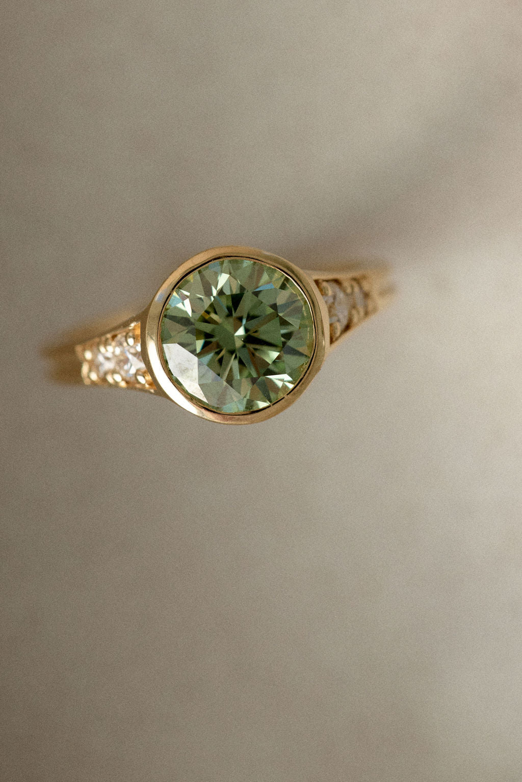 Lea || Green Diamond Round