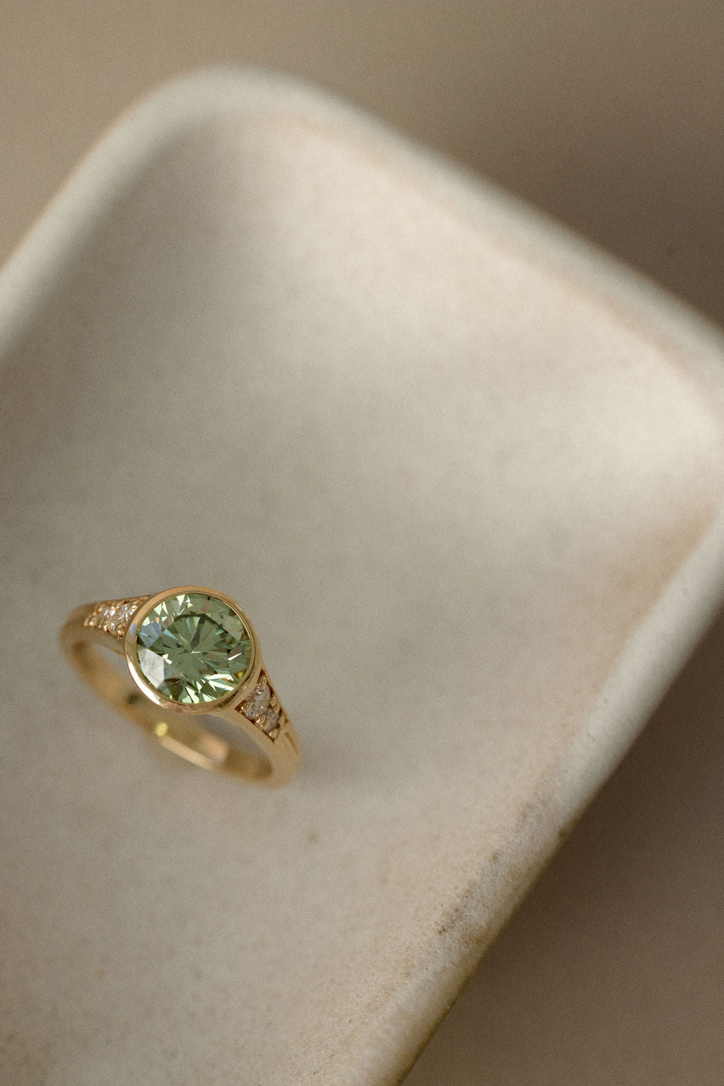 Lea || Green Diamond Round