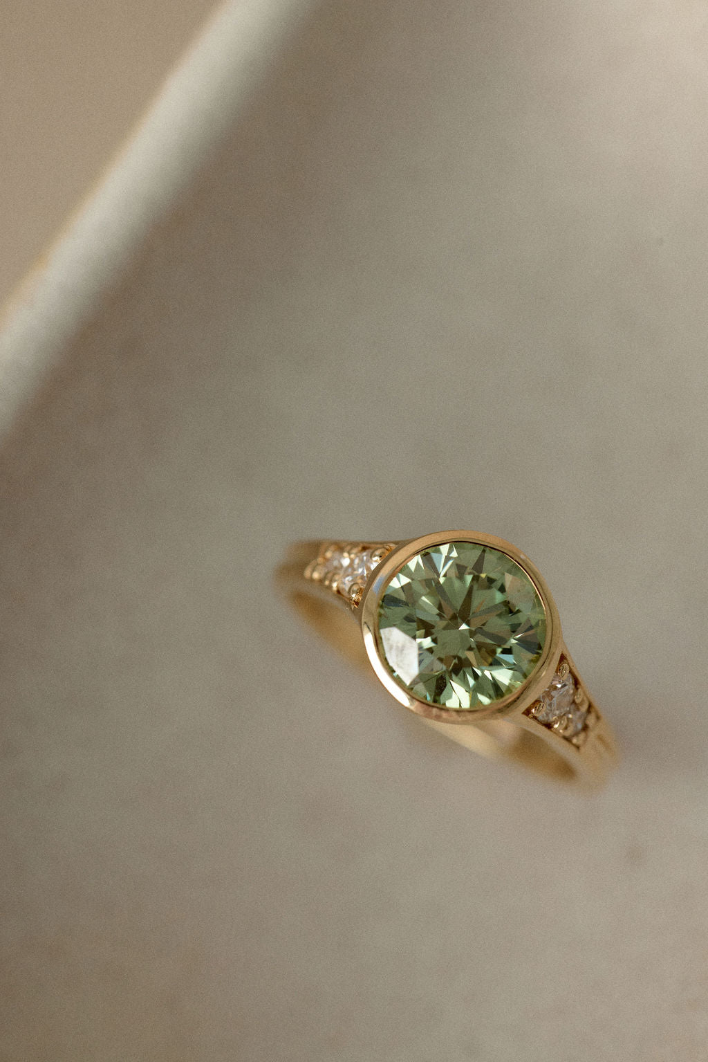 Lea || Green Diamond Round
