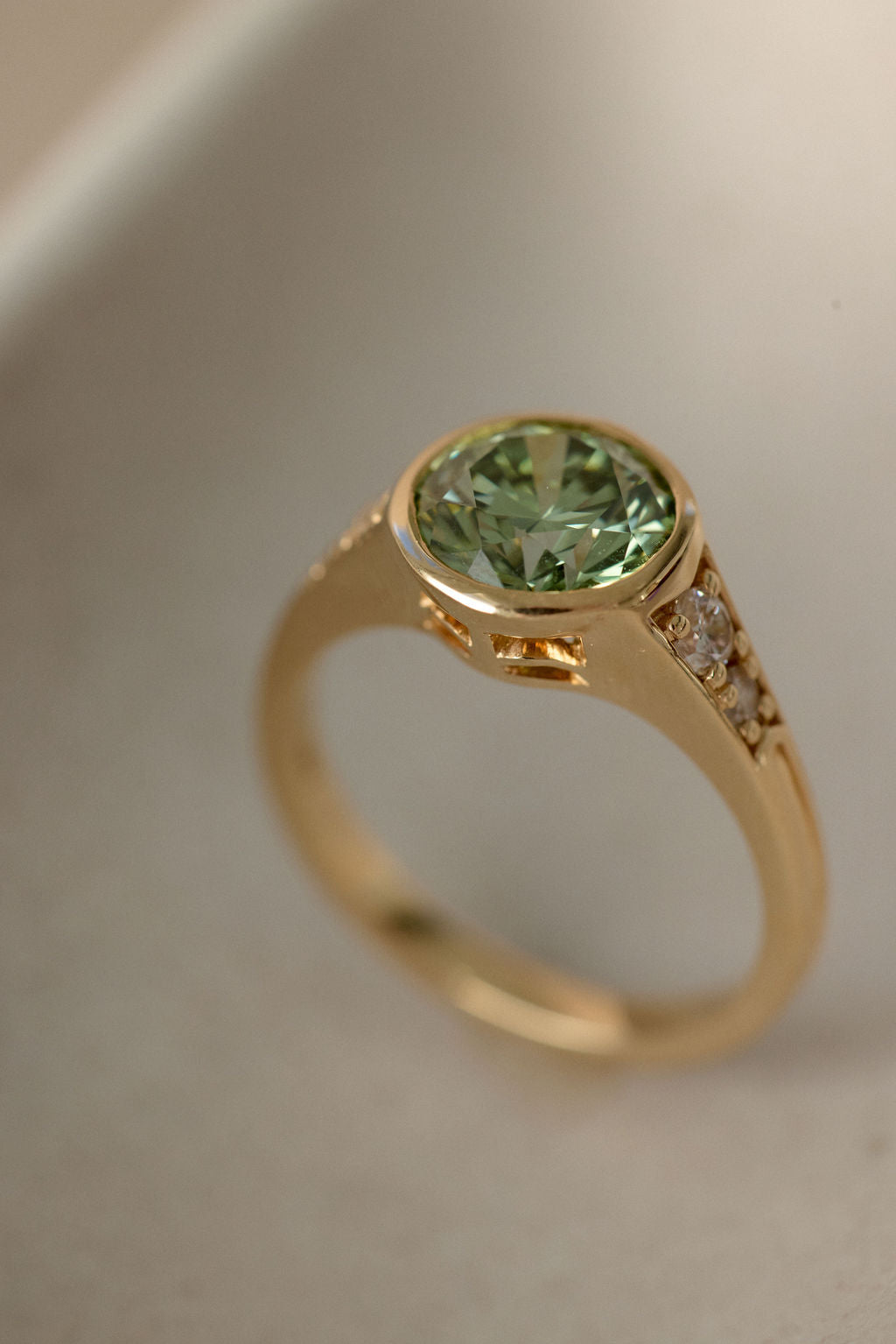Lea || Green Diamond Round