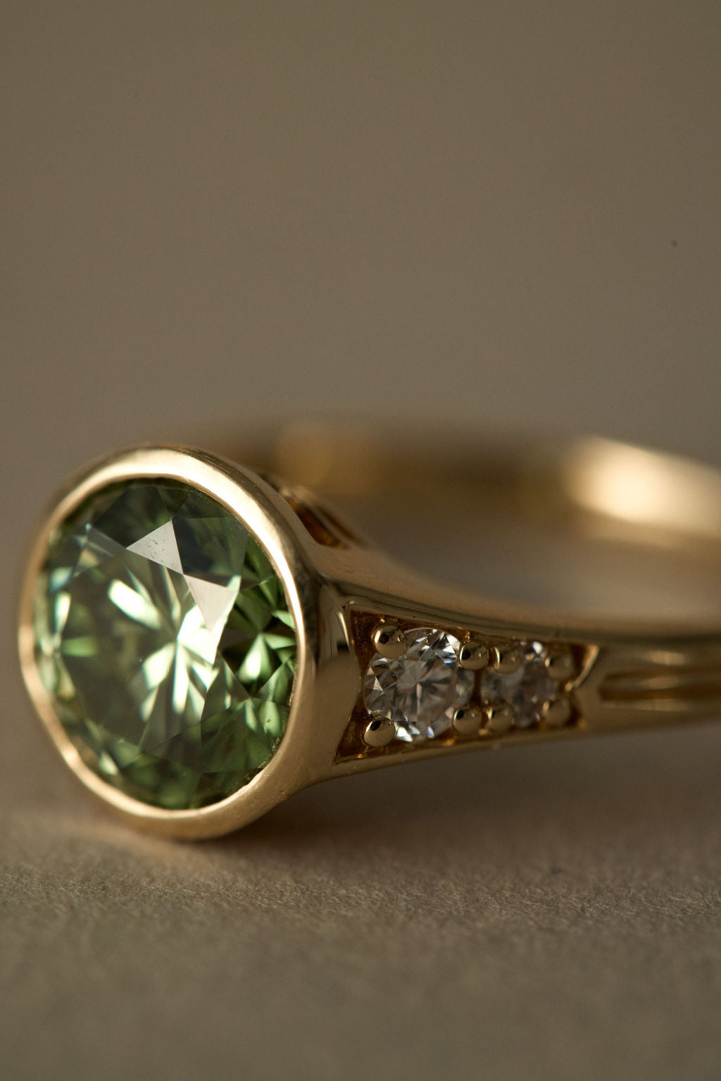 Lea || Green Diamond Round