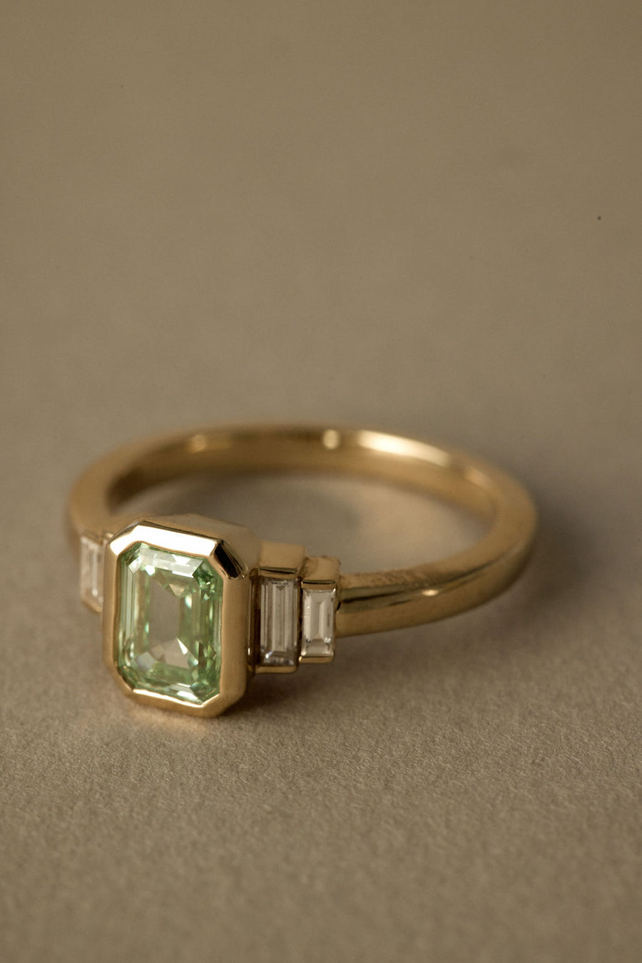 Juned Rind Iris || Green Diamond – June Rings