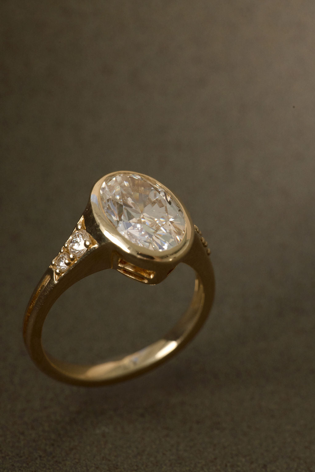Juned Rind Lea || Oval Diamond – June Rings
