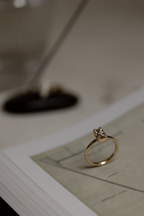 Petite Champagne Solitaire