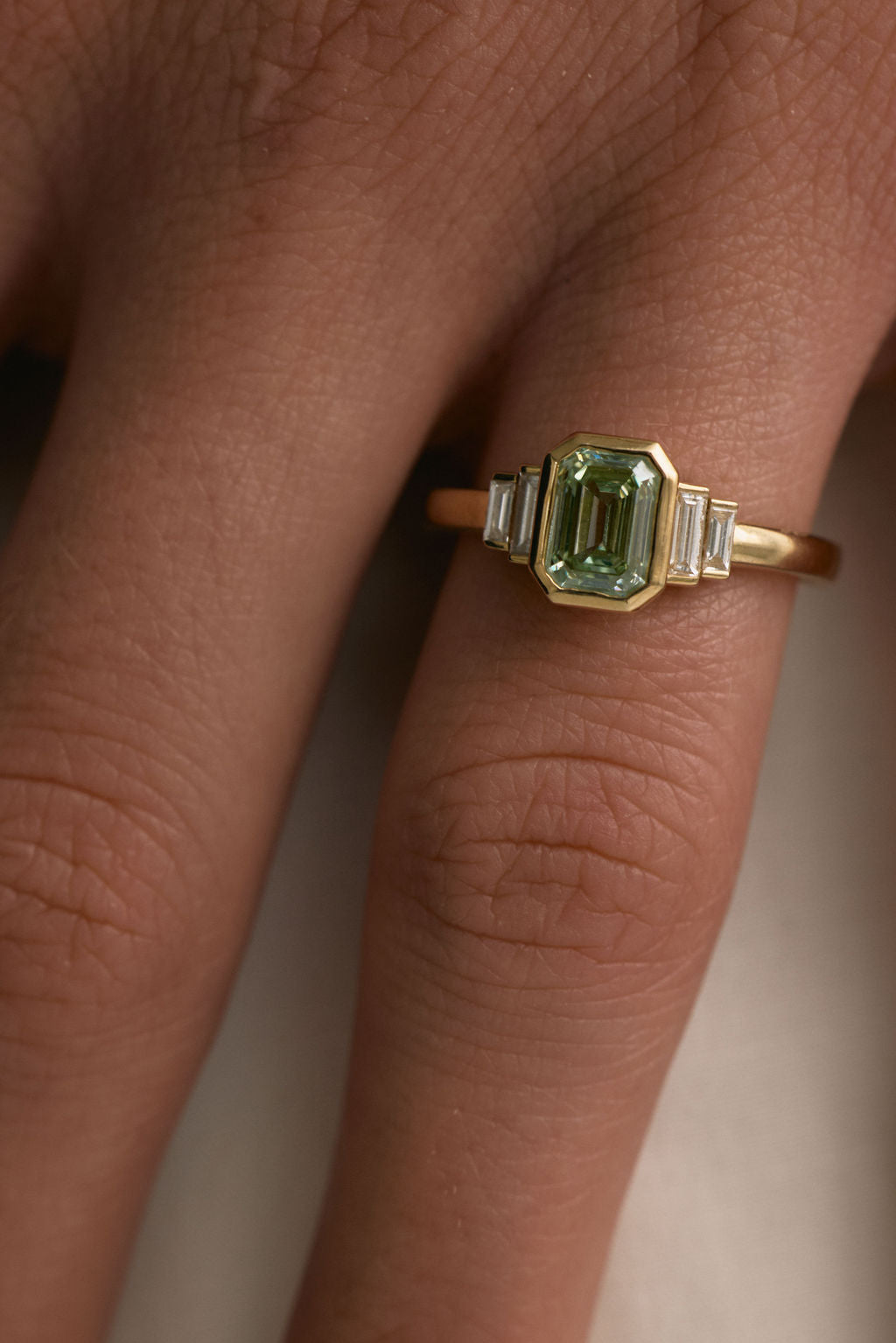 Juned Rind Iris || Green Diamond – June Rings