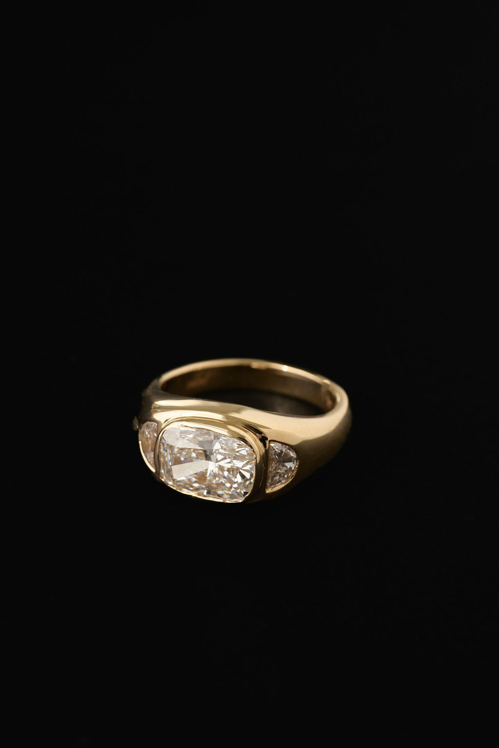 Vigo | Cushion & Half Moon Signet