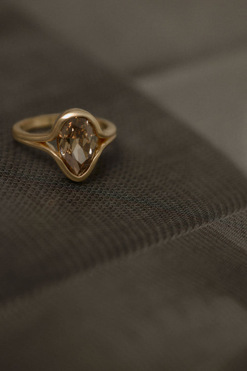 Antique Cut Pear Solitaire | OAK