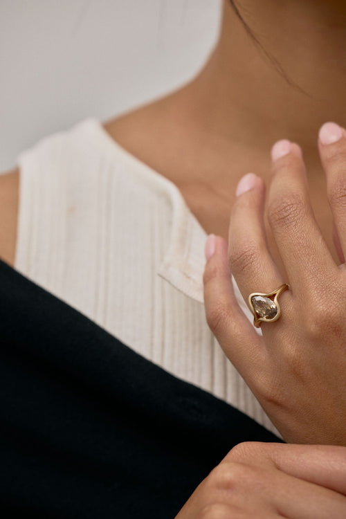 Antique Cut Pear Solitaire | OAK