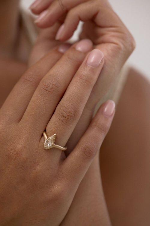 Geo Cut Pear Estelle || OAK