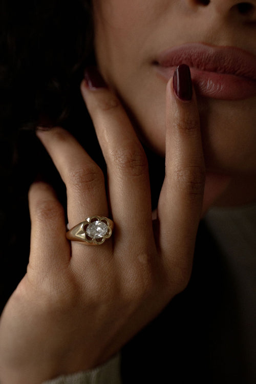 Flora | East-West Oval