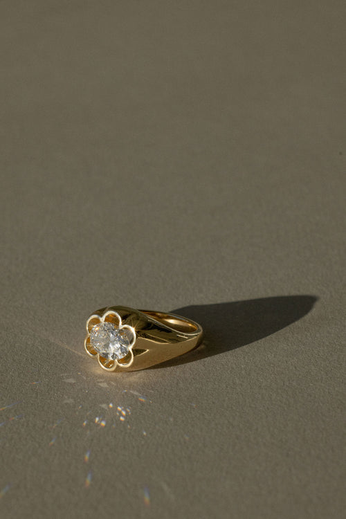 Flora | East-West Oval