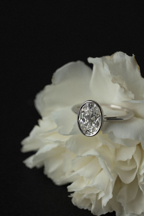 June Bezel | Antique Cut || Oval