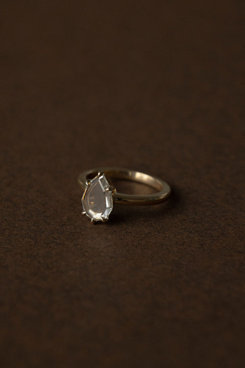 Portrait Pear Solitaire | OAK