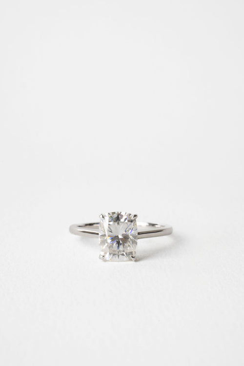 June Solitaire || Elongated Cushion