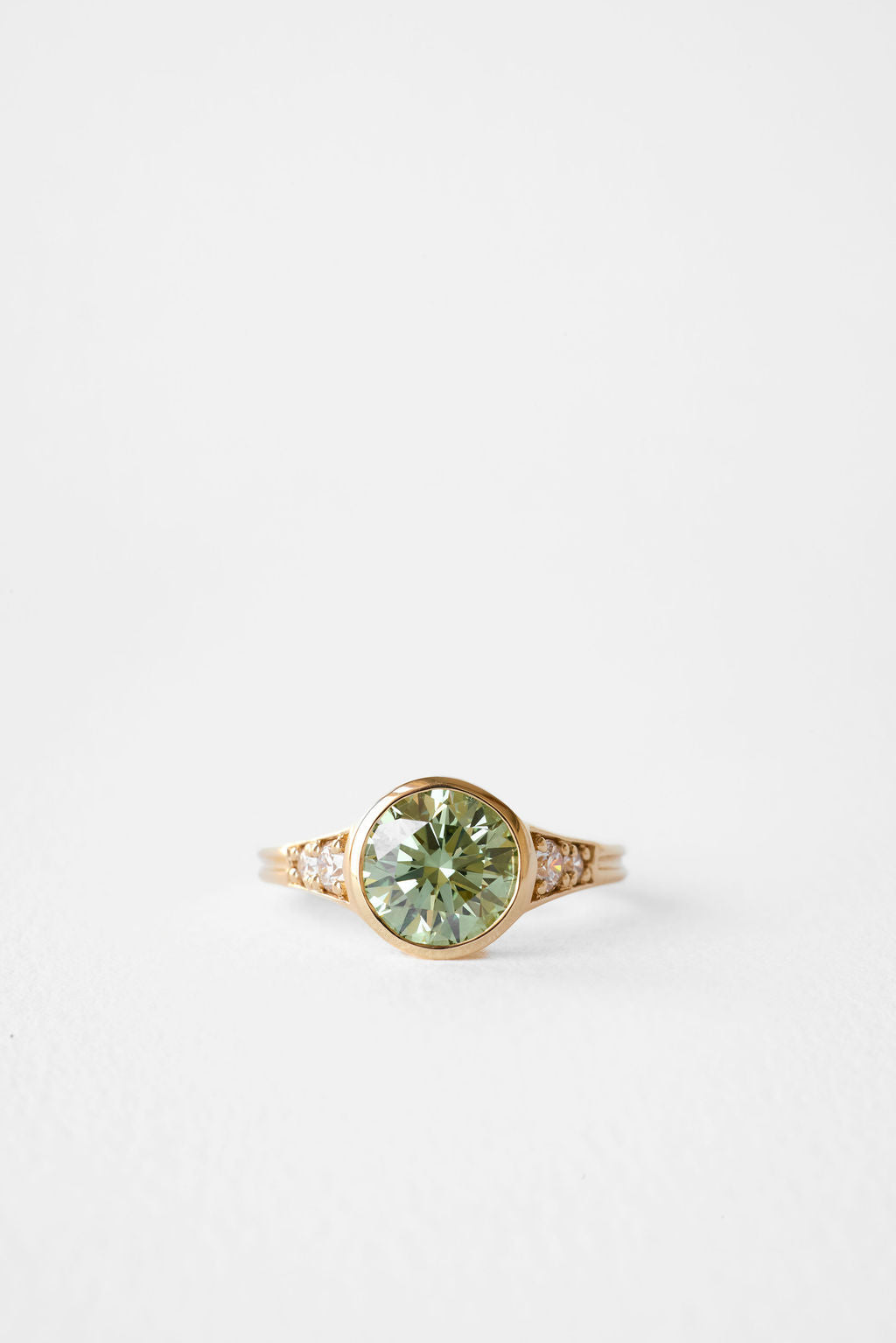 Lea || Green Diamond Round