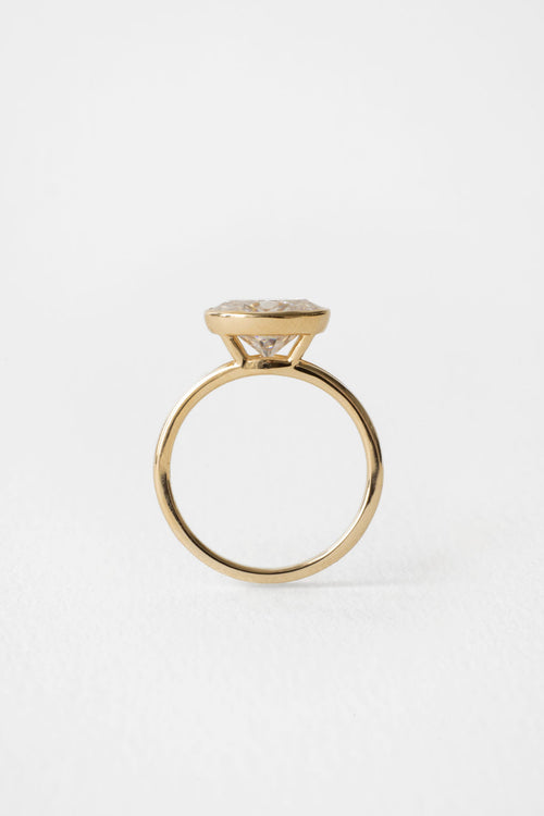 Fleur || East West Oval – June Rings